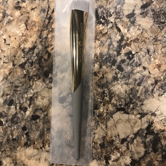 Makeup brush - Picture 3 of 3